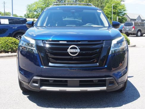 Used 2024 Nissan Pathfinder SL w/ Black Appearance Package AWD/4WD image 3