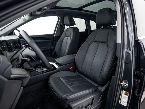 Used 2025 Audi Q5 Premium Plus w/ Premium Plus AWD/4WD image 16
