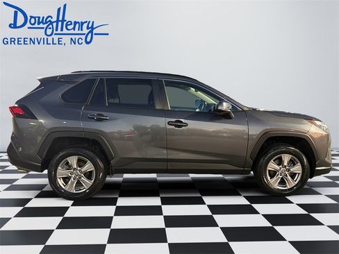 Used 2022 Toyota RAV4 XLE w/ Convenience Package image 6