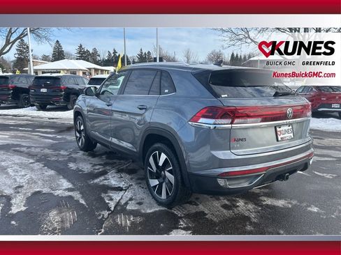 Used 2025 Volkswagen Atlas Cross Sport SE image 9