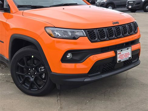 New 2026 Jeep Compass Latitude image 2