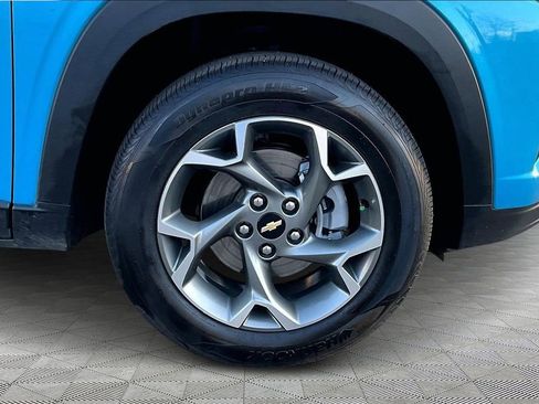 Certified 2025 Chevrolet Trax LT w/ Driver Confidence Package image 33