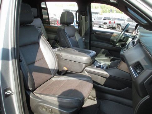 Used 2023 Chevrolet Suburban High Country image 23