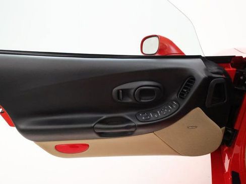 Used 2000 Chevrolet Corvette Convertible w/ Performance Handling Pkg image 7