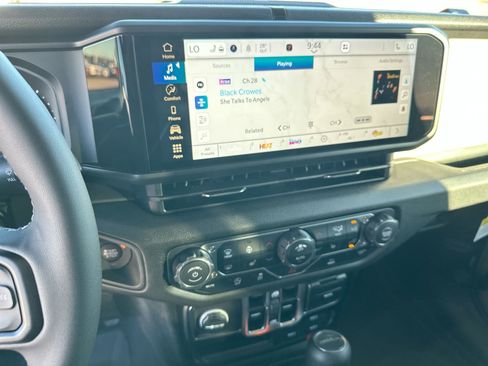 New 2025 Jeep Gladiator Sport image 16