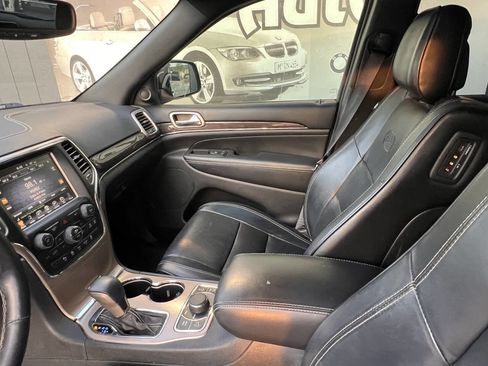 Used 2019 Jeep Grand Cherokee Limited w/ Luxury Group II AWD/4WD image 19