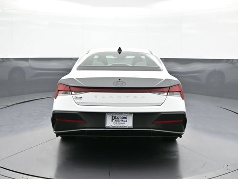 Certified 2025 Hyundai Elantra SE w/ Cargo Package FWD image 7