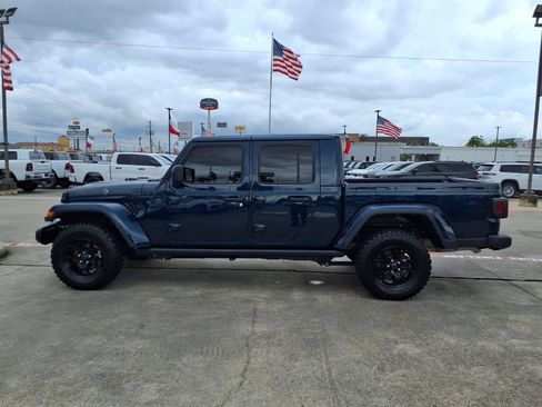 Used 2025 Jeep Gladiator Sport AWD/4WD image 8