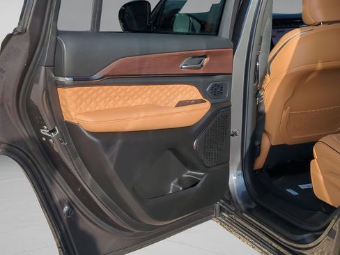 New 2025 Jeep Grand Cherokee L Summit w/ MOPAR Finishing Package AWD/4WD image 17