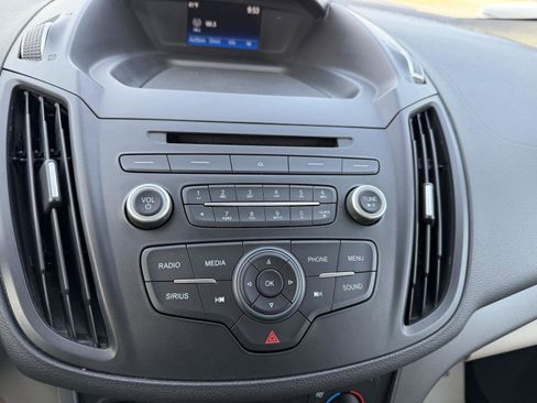 Used 2017 Ford Escape SE image 19