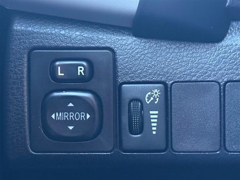 Used 2019 Toyota Corolla LE image 18