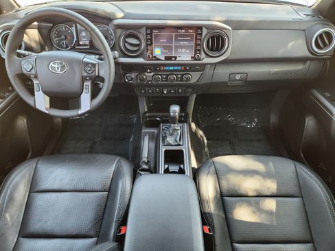 Used 2022 Toyota Tacoma TRD Off-Road w/ TRD Premium Off Road Package AWD/4WD image 32