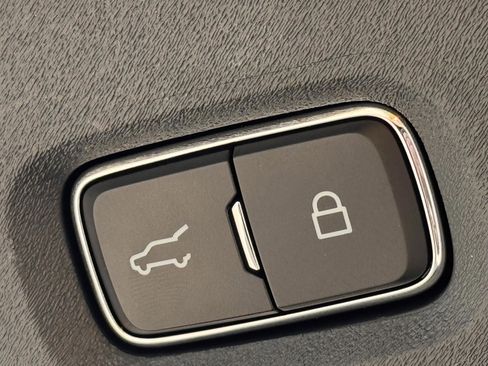 Used 2025 Ford Expedition Platinum AWD/4WD image 9