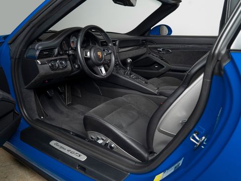 Used 2018 Porsche 911 Targa 4 GTS image 15