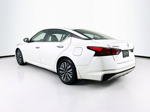 Used 2024 Nissan Altima 2.5 SV image 5