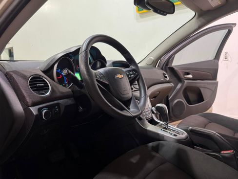 Used 2016 Chevrolet Cruze LT FWD image 9
