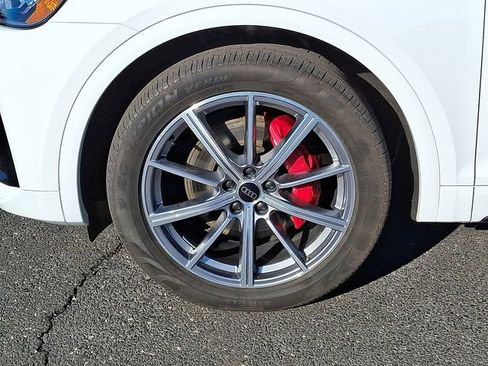 Used 2024 Audi Q5 e Premium Plus image 8