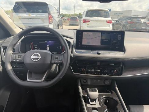 Used 2026 Nissan Rogue Platinum w/ Platinum Premium Package AWD/4WD image 14
