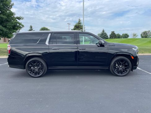 Used 2023 Chevrolet Suburban High Country AWD/4WD image 5