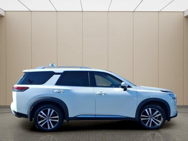 Used 2024 Nissan Pathfinder Platinum AWD/4WD image 5