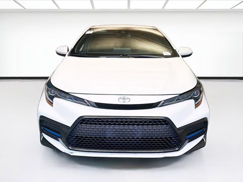 Used 2021 Toyota Corolla SE FWD image 2