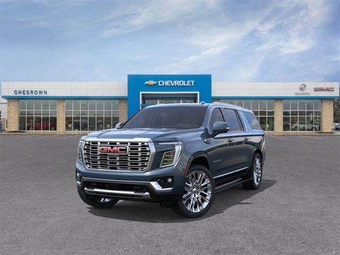 New 2026 GMC Yukon XL Denali w/ Denali Reserve Package image 8