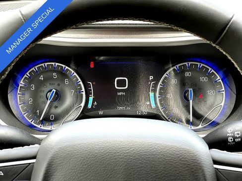Used 2024 Chrysler Pacifica Touring-L FWD image 25