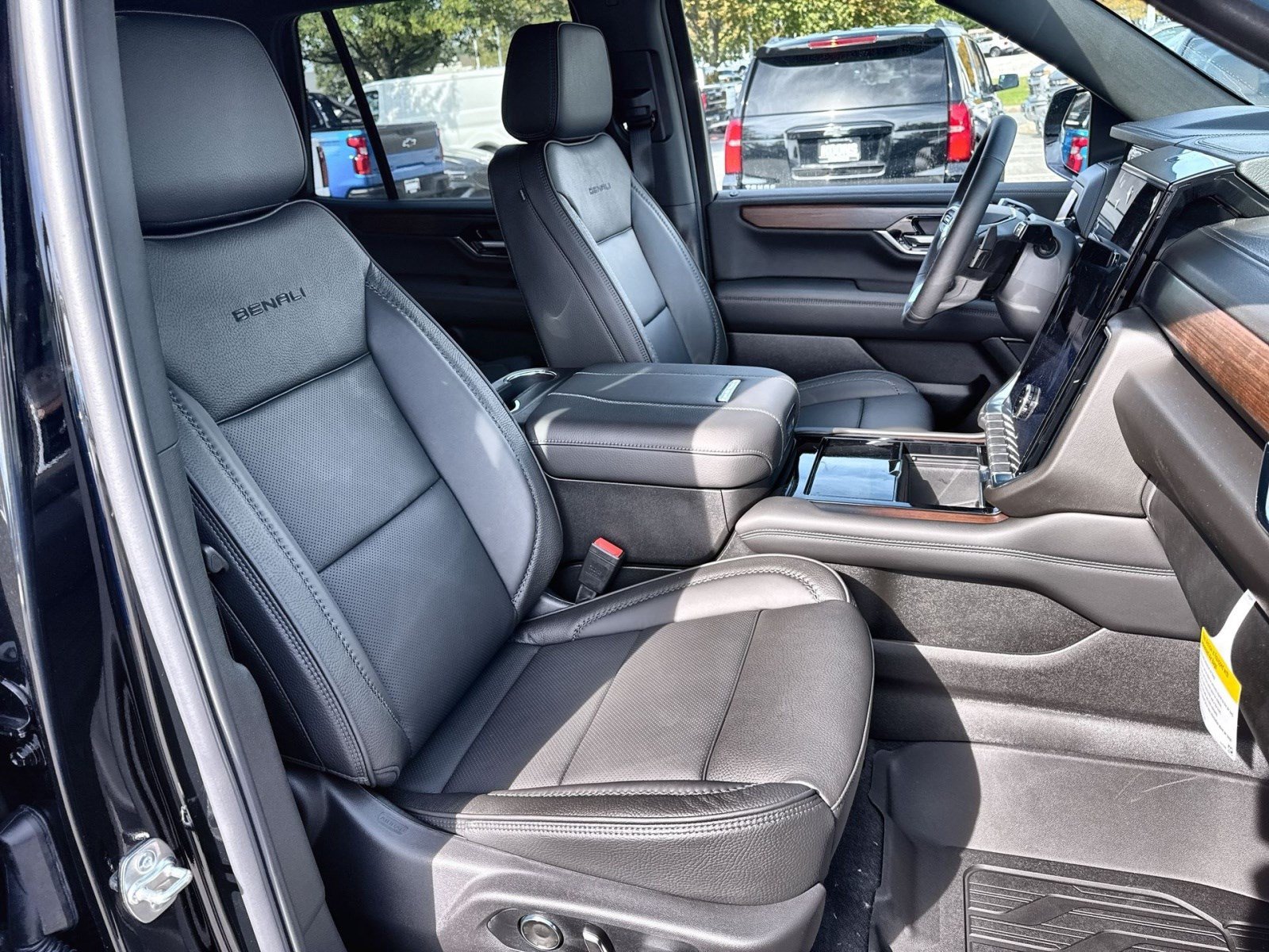 New 2026 GMC Yukon Denali w/ Sun & Power Step Package AWD/4WD image 24