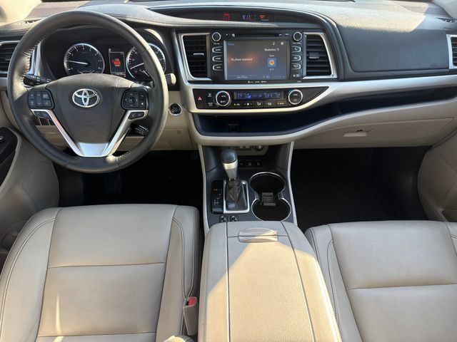 Used 2018 Toyota Highlander XLE AWD/4WD image 12