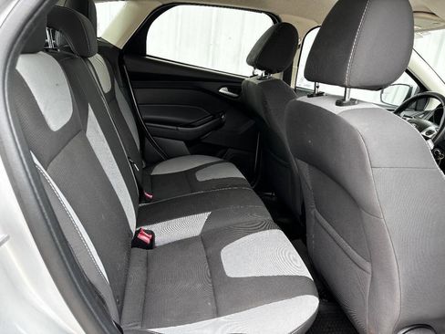 Used 2014 Ford Focus SE w/ SE Sport Package FWD image 16