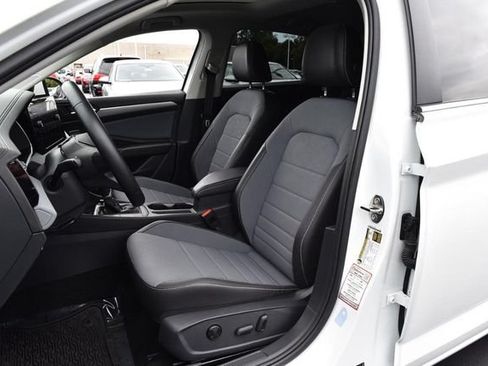 Used 2025 Volkswagen Jetta SE FWD image 20