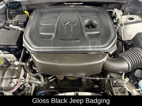Used 2022 Jeep Grand Cherokee Laredo X AWD/4WD image 34