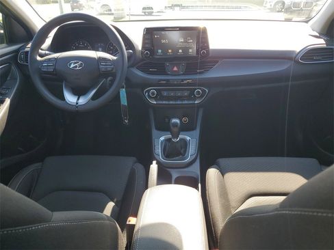 Used 2018 Hyundai Elantra GT image 14