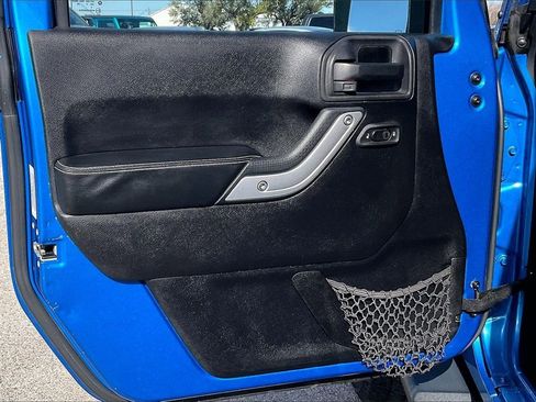 Used 2014 Jeep Wrangler Unlimited Freedom Edition image 16