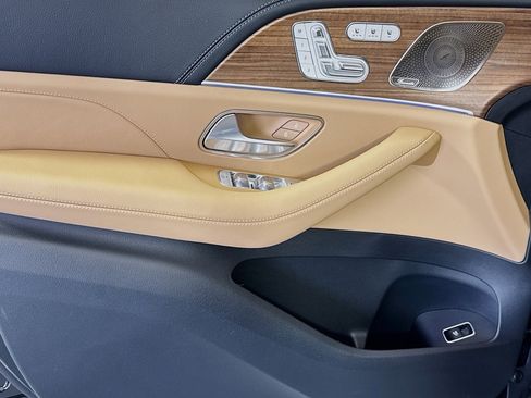 New 2025 Mercedes-Benz GLS 580 4MATIC image 16