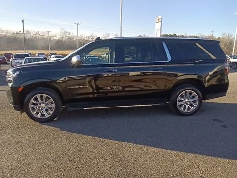 Used 2024 Chevrolet Suburban Premier RWD image 6