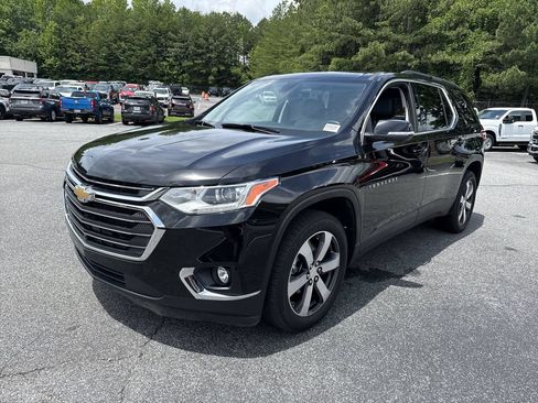 Used 2021 Chevrolet Traverse LT w/ LT Premium Package FWD image 3