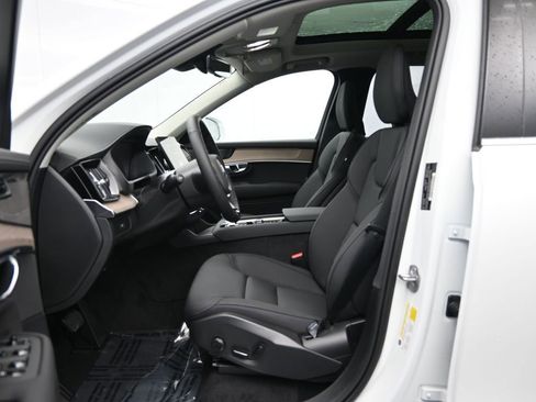 New 2025 Volvo XC90 B5 Plus w/ Protection Package Premier image 22