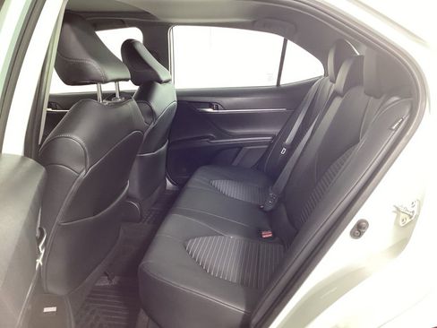 Used 2021 Toyota Camry SE w/ Cold Weather Package image 13