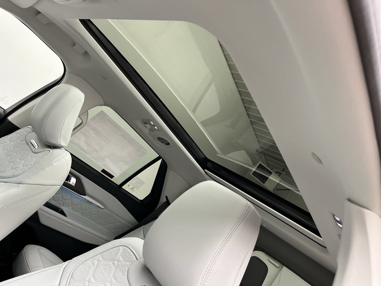 New 2026 Ford Explorer Platinum w/ LUX Leather Package AWD/4WD image 7