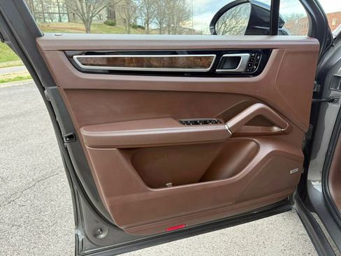 Used 2021 Porsche Cayenne S image 14