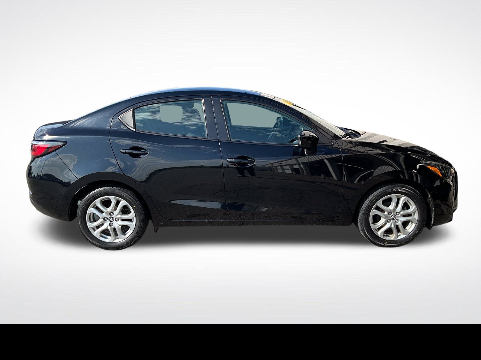Used 2017 Toyota Yaris iA FWD image 6
