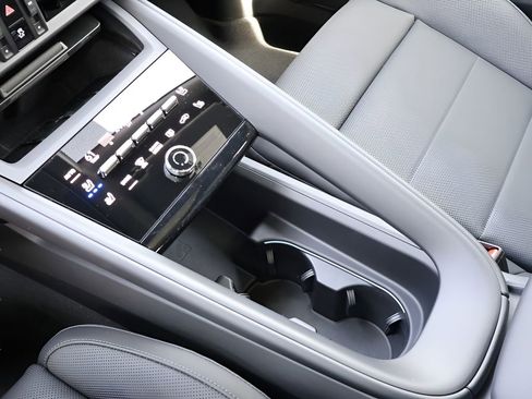 New 2026 Porsche Macan 4 Electric image 26