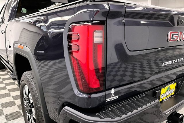 Used 2025 GMC Sierra 2500 Denali w/ Denali Reserve Package AWD/4WD image 38