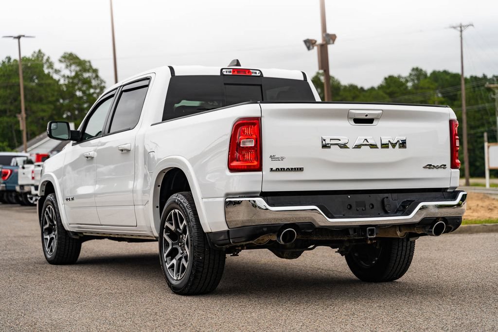 Used 2025 RAM 1500 Laramie AWD/4WD image 3