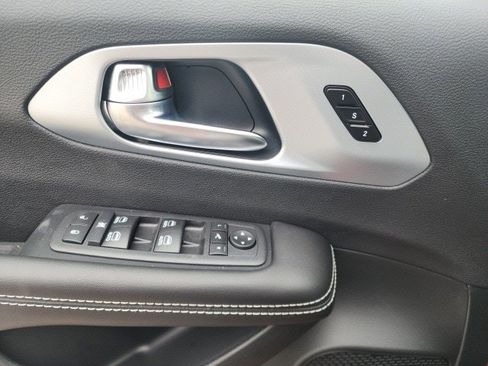 New 2026 Chrysler Pacifica Limited image 18