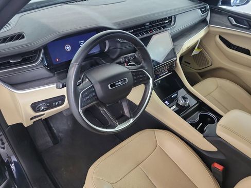 Used 2024 Jeep Grand Cherokee L Limited w/ Luxury Tech Group II image 11