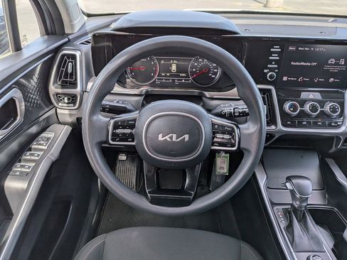 Used 2022 Kia Sorento LX image 18