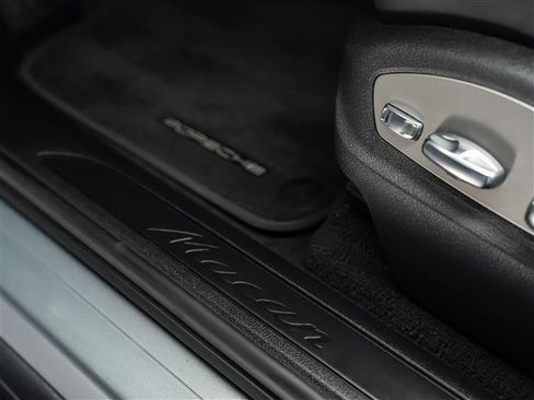 Certified 2026 Porsche Macan AWD/4WD image 24