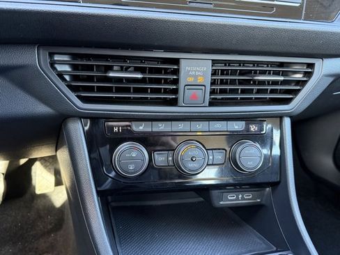 Used 2024 Volkswagen Jetta SE image 22